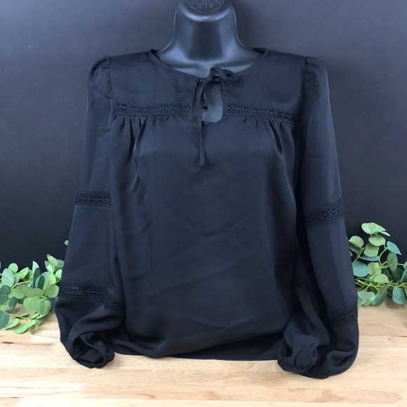 Vince Camuto Tops - Vince Camuto Luxe Tie Neck Top
